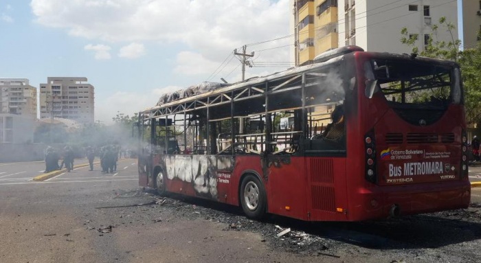 Incendiaron unidad de Metrobús en Maracaibo