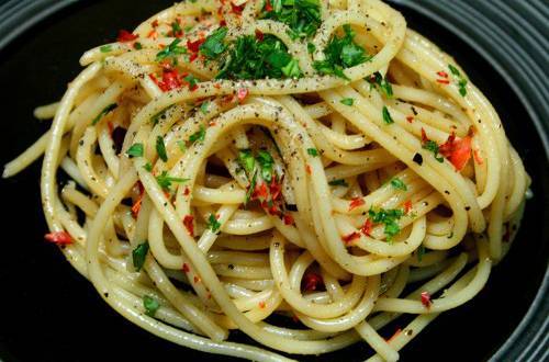 Espagueti aglio olio e peperoncino