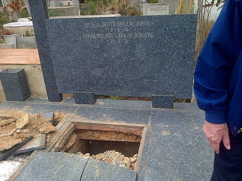 Saqueo a la tumba del abuelo de Gualberto Briceño 