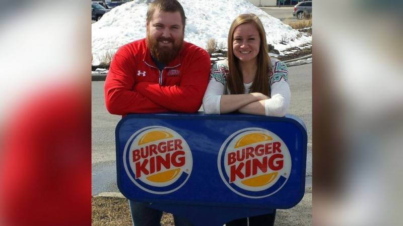 La cadena de comida rápida Burger King patrocinará la boda de la pareja