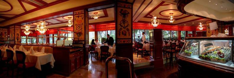 Interior del restorante Au Pied de Cochon, en Ciudad de México