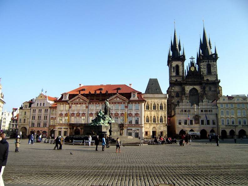 Plaza de la Ciudad Vieja de Praga, capital de República Checa