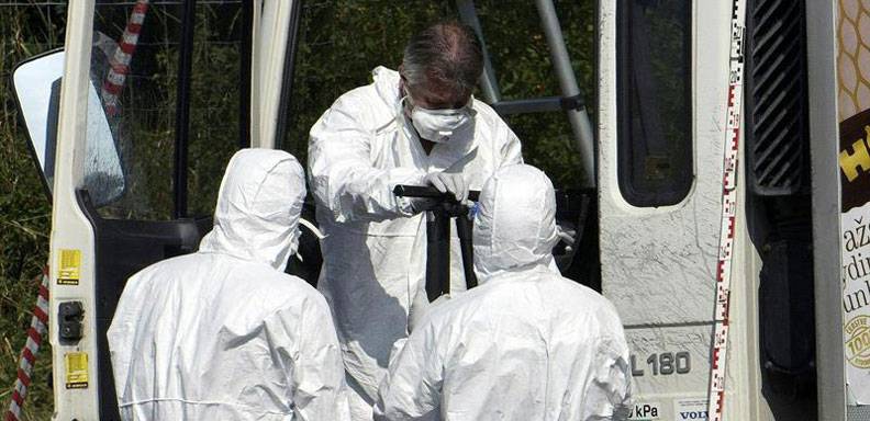 Encuentran 50 cadáveres en camión frigorífico en Austria