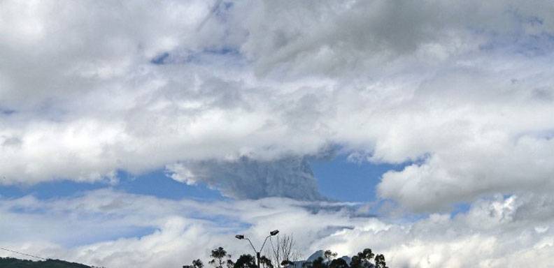 El Volcán Cotopaxi tuvo dos erupciones este viernes