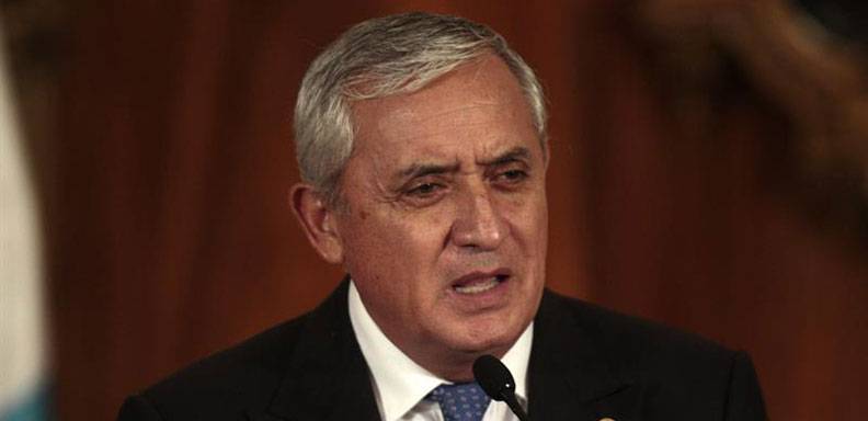 Impiden al presidente de Guatemala salir del país
