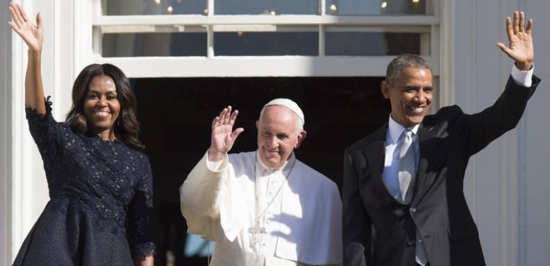 El presidente Obama alabó el invaluable apoyo del Papa en el restablecimiento de las relaciones entre EEUU y Cuba /Foto: AFP