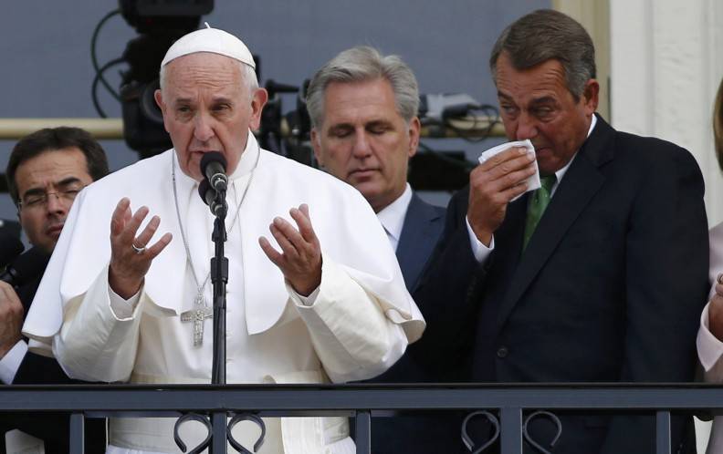 El legislador fue visto llorando mientras acompañaba al Papa junto a Kevin McCarthy/ Foto: Reuters