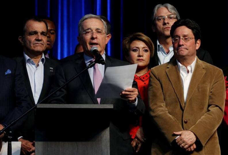 Uribe reacciona. (EFE)