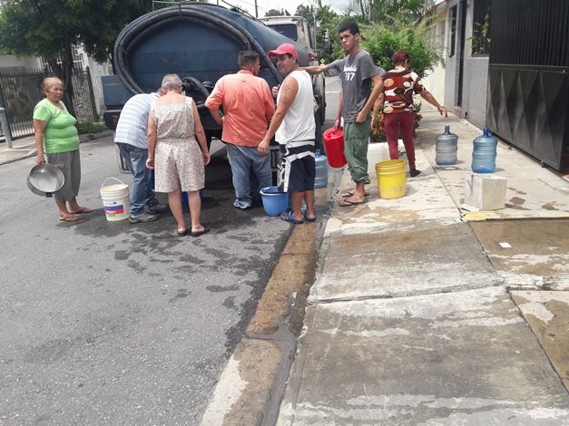 Cisternas palean la crisis del agua en Naguanagua