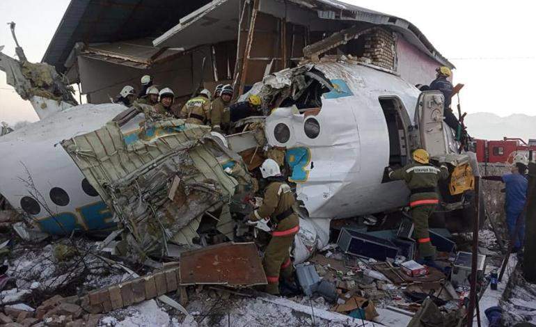 Al menos 15 fallecidos en accidente de avión en Kazajistán