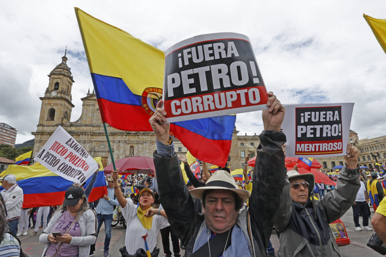 Fuera Petro Colombianos Protestan Contra El Gobierno