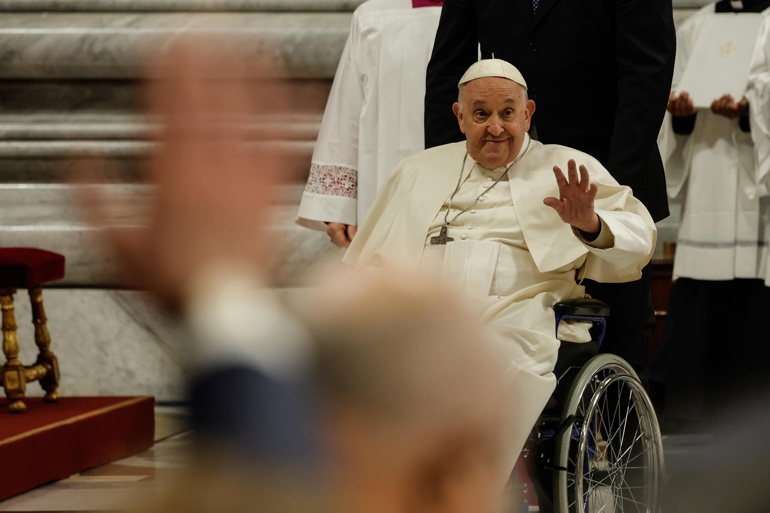 The pope warns against the “winds of war” in his Easter message