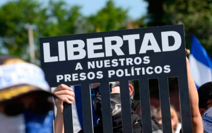 Candlelight Vigil Held in Caracas to Support Political Prisoners