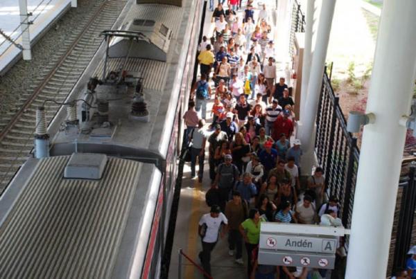 Usuarios del ferrocarril de los Valles del Tuy también usan la Linea 3 del metro/Foto: Archivo