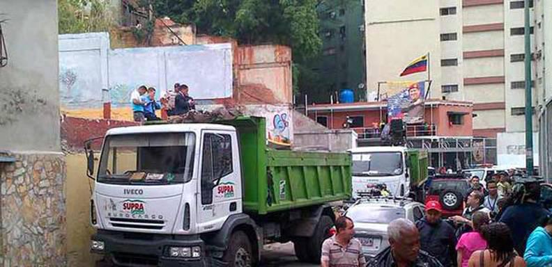 Un hombre descuartizado fue hallado en un contenedor de basura en la calle Real del barrio Guarataro