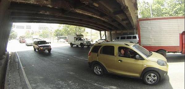 Luego de casi una hora, el tránsito por la Valle-Coche fue reestablecido