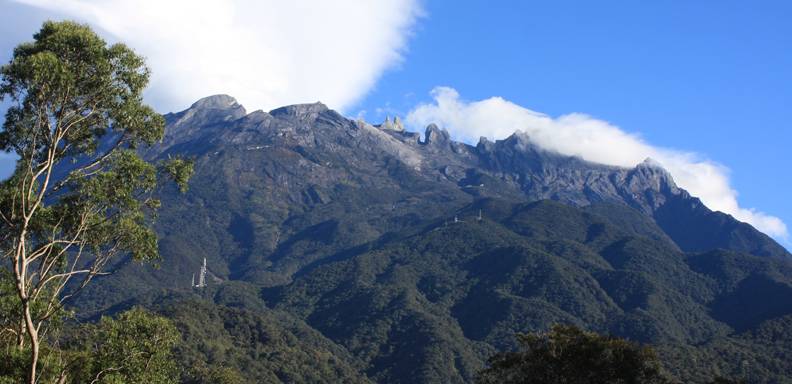 Un sismo en Malasia deja atrapadas a 190 personas en el monte Kinabalu