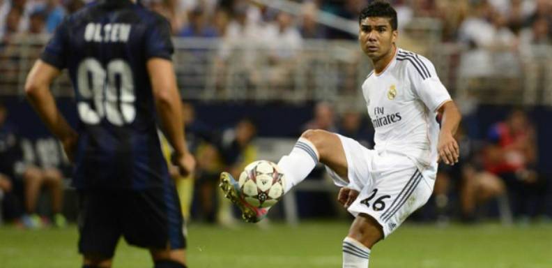 El centrocampista brasileño del Real Madrid Casemiro amplió su contrato con el club merengue y vestirá la elástica blanca hasta el año 2021