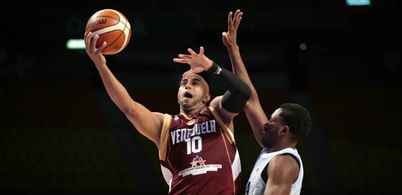 Venezuela pasó cómodamente 73-52 sobre una débil Cuba en el arranque este lunes del torneo preolímpico de baloncesto FIBA Américas 2015