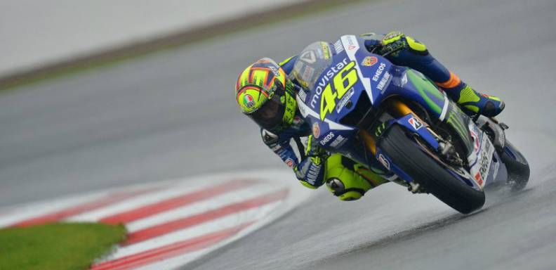 El italiano Valentino Rossi (Yamaha YZR M 1) sumó su cuarta victoria de la temporada y es más líder del campeonato tras imponerse en el Gran Premio de Gran Bretaña de MotoGP