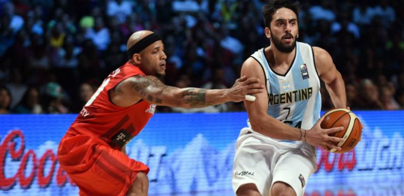 Argentina y México hicieron valer este lunes su condición de favoritos para disputar los dos pases a Rio-2016 tras conseguir ganar sus encuentros inaugurales en el arranque del Preolímpico FIBA Américas 2015, que se disputa en la capital mexicana.