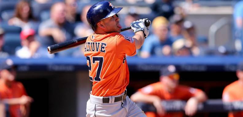 El venezolano José Altuve, con tres imparable este lunes, empató un registro de más hits (45) en un mes para los Astros de Houston que fue impuesto en 1970