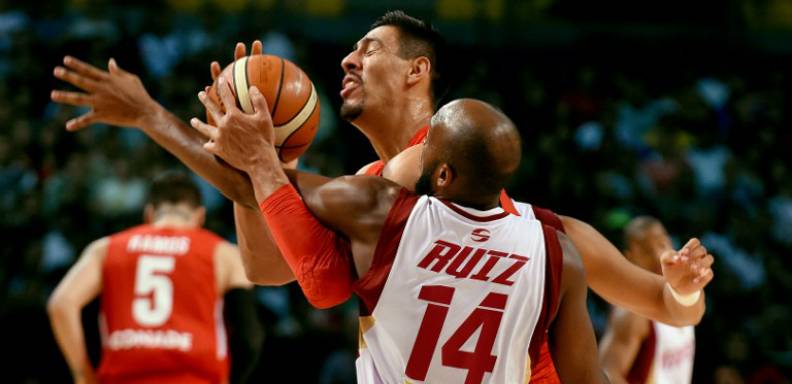 México derrotó 70-73 a Venezuela este lunes en los últimos segundos para mantenerse invicto y conseguir su pase matemático a semifinales del preolímpico FIBA Américas 2015