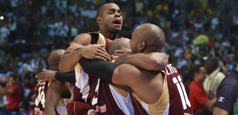 Venezuela sorprendió al vencer 79-78 a Canadá en partido semifinal y se hizo del primer boleto para el básquet de los Juegos Olímpicos Rio-2016