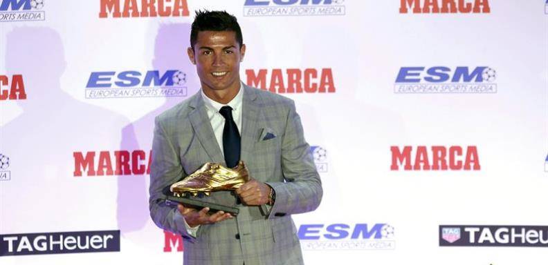 Cristiano Ronaldo, delantero del Real Madrid, recibió su cuarta Bota de Oro que le acredita como máximo goleador de la temporada 2014/15