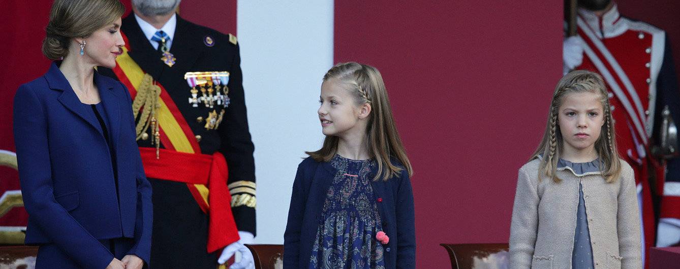 La Reina Letizia , Princesa Leonor y la Infanta Sofia durante el Desfile/ Foto:elconfidencial.com