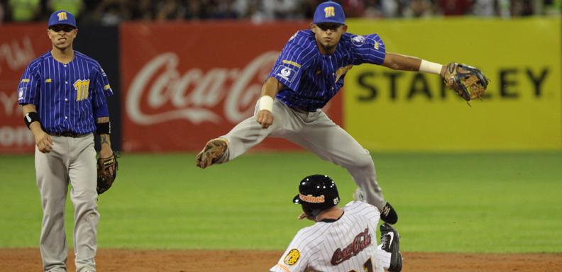 Caracas y Magallanes chocarán este lunes por tercera ocasión en la presente temporada con dos firmes propósitos: decidir quien lleva el control de la serie / Foto NotiHoy