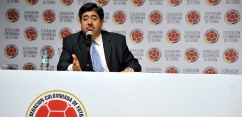 A pocos días de una nueva fecha de las eliminatorias para Rusia 2018, se conoció la renuncia “irrevocable” de Luis Bedoya a la presidencia de la Federación.