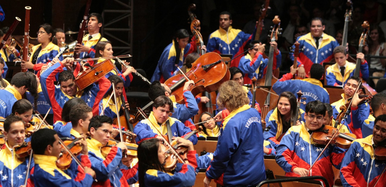 "Espero que salgan enamorados del concierto y del Sistema", destacó Christian Vásquez