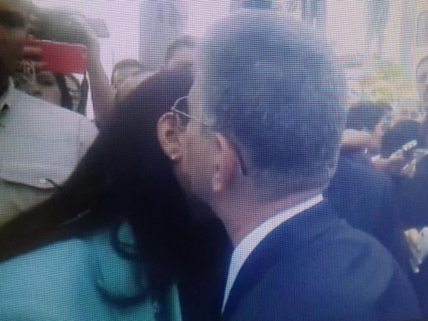 Presidente de la Asamblea Nacional se despide de Cilia Flores con un beso