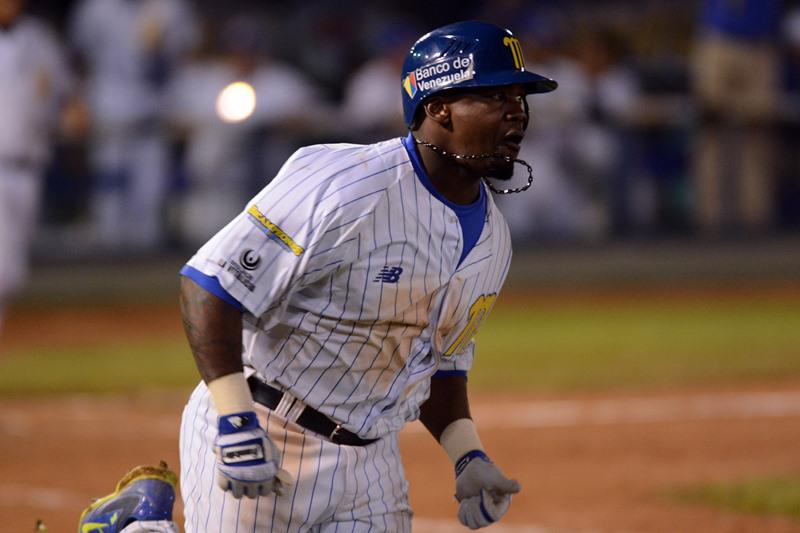 Carlos García consiguió por tercera ocasión consecutiva llevar a la nave hacia la gran final del beisbol profesional