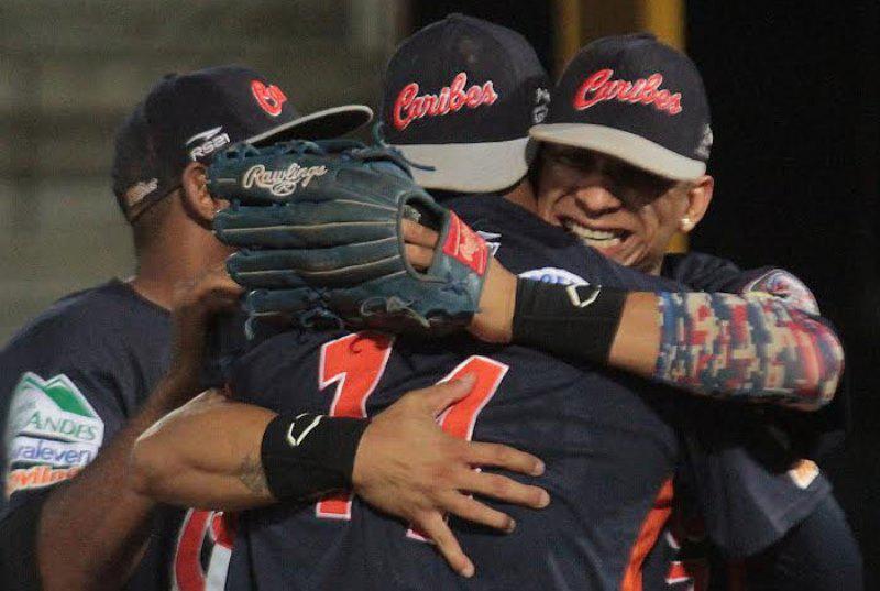 Oscar Salazar sacudió un cuadrangular en el segundo inning para guiar el triunfo indígena ante los insulares