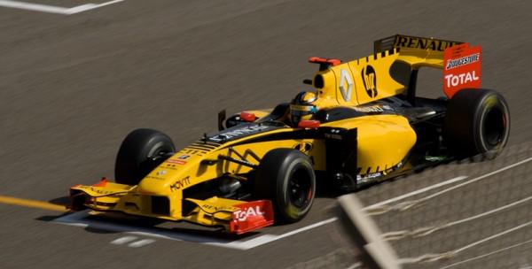 Kubica manejando el Renault de la temporada 2010 en el Gran Premio de Bahrain 