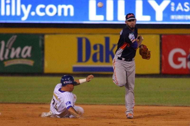 Navegantes y Tiburones buscarán este martes alargar sus posibilidades hasta un séptimo duelo ante Caribes y Tigres cuando se reanude la postemporada del beisbol profesional