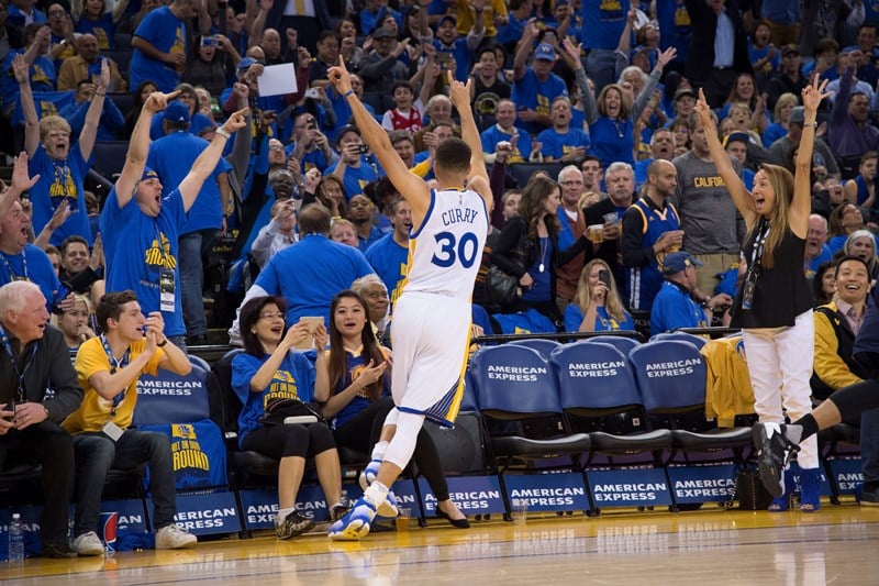 El artífice de esta victoria fue una vez más el armador Stephen Curry, quien anotó un total de 46 puntos, 20 de ellos en el primer tercio del partido / Foto: Reuters