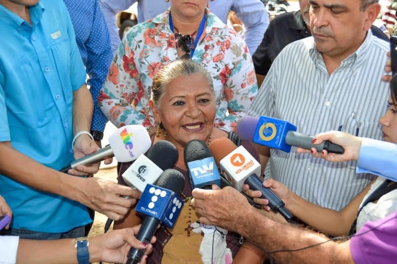 Luzmila Delgado denuncia que a 6 meses de su jubilacion la despidieron del Seniat por solicitar el revocatorio/ Foto: Teresa Luengo