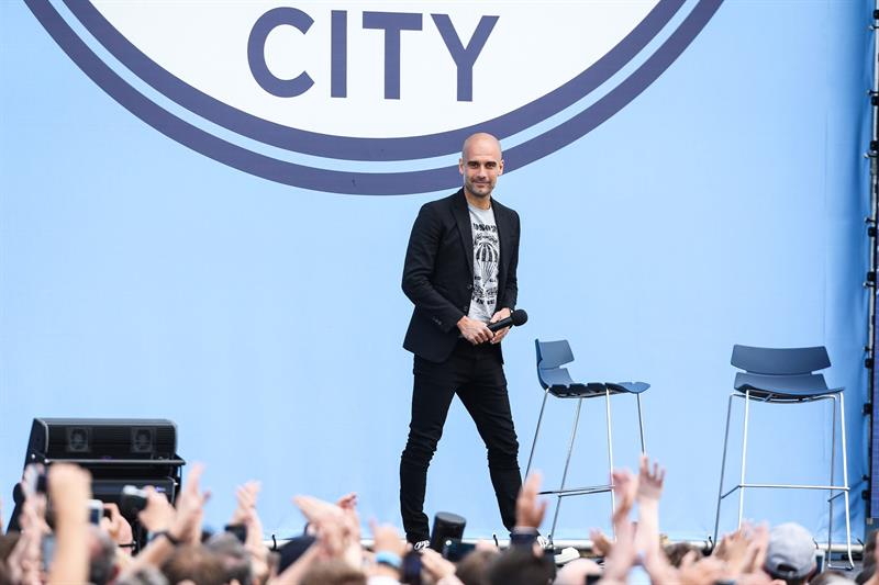 El español Pep Guardiola, ha asegurado este domingo, en su multitudinaria presentación oficial como nuevo inquilino del banquillo del Manchester City, que quiere "demostrar en Inglaterra" que es "buen entrenador"