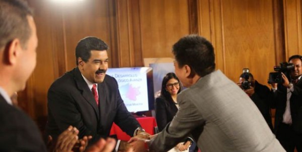 Maduro firma de acuerdos 