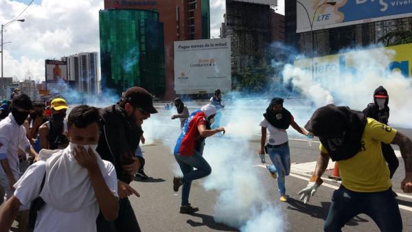 Los asistentes a la marcha hicieron caso omiso a las directrices de la MUD y decidieron tomar las calles