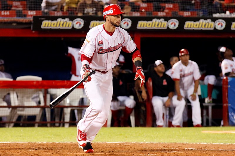 CARDENALES SUMA DOS IMPROTADOS A SUS FILAS