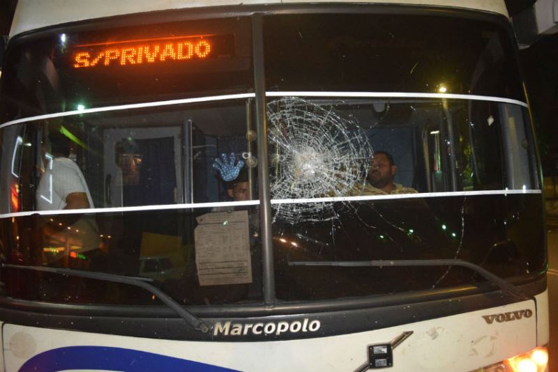 Delincuentes lanzaron pedradas al autobús que trasladaba al Carabobo Fútbol rumbo a la ciudad de Caracas con el objetivo de robar la unidad de transporte