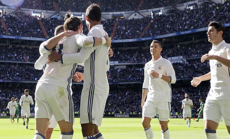 Un doblete de Gareth Bale puso el brillo a un Real Madrid sin la constancia deseada por Zinedine Zidane, en el Santiago Bernabéu en un encuentro que cerró Álvaro Morata (3-0)