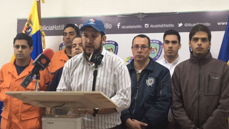 Por otra parte, Smolansky anunció que el estado de alarma decretado el pasado 2 de diciembre, a causa de las fuertes lluvias continúa en El Hatillo