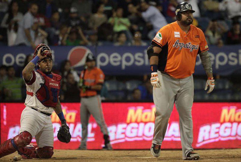 Aguilas y Bravos se pusieron a tiro de pasar de ronda, mientras que Caribes reaccionó en Caracas ante Tiburones para colocar la serie 2-1