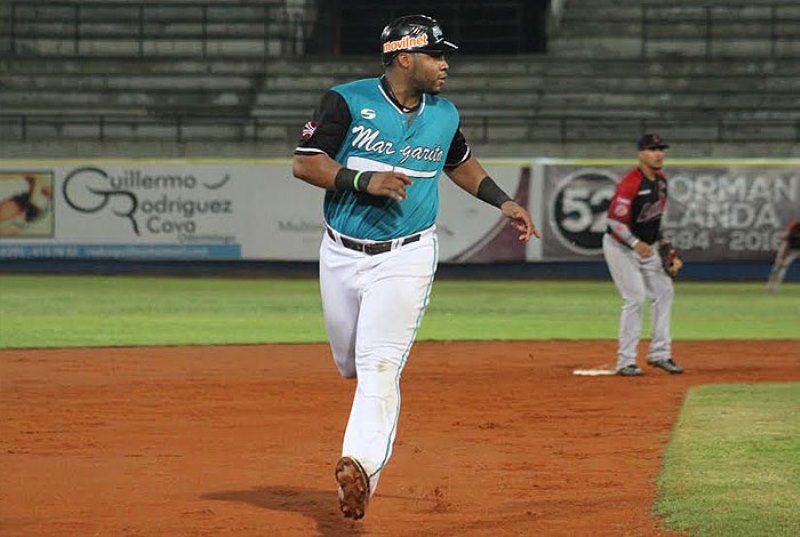 Caribes y Bravos se pusieron a ley de uno para avanzar a semifinales al derrotar a Cardenales y Tiburones