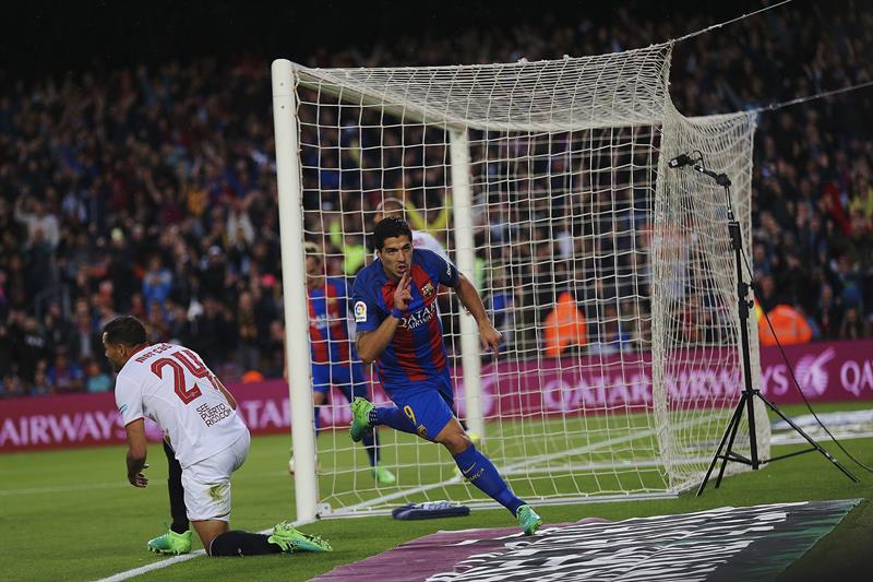 El Barcelona hurgó en la herida del Sevilla (3-0), que encadena cinco jornadas sin conocer la victoria en LaLiga Santander y se mantiene al acecho del liderato